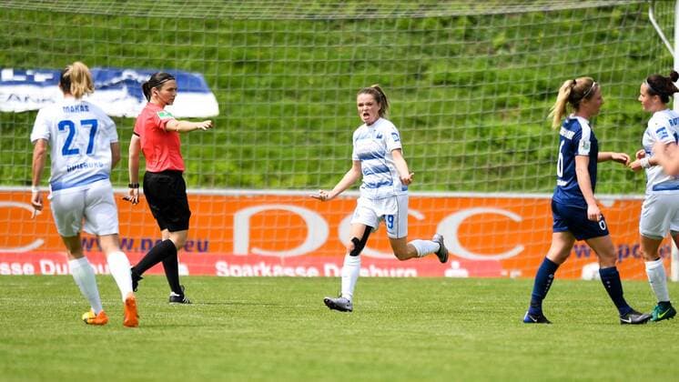 Jubel, Freuen, celebrate, happy, cheer , Goal Celebration MSV Duisburg 1:0 Stefanie Weichheit (MSV Duisburg) (19), Fussball, Allianz Frauen-Bundesliga,MSV Duisburg - Turbine Potsdam, xmkx