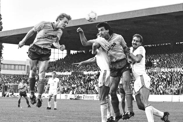 Aus Eintracht Braunschweig - VfL Wolfsburg 4:2 (Aufstiegsrunde 2. BL 1987 88 Gruppe Nord am 02.06.1988 im Eintracht Stadion