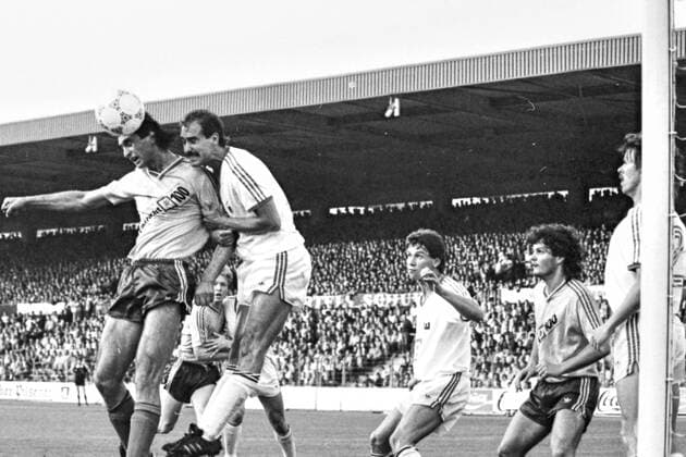 Aus Eintracht Braunschweig - VfL Wolfsburg 4:2 (Aufstiegsrunde 2. BL 1987 88 Gruppe Nord am 02.06.1988 im Eintracht Stadion