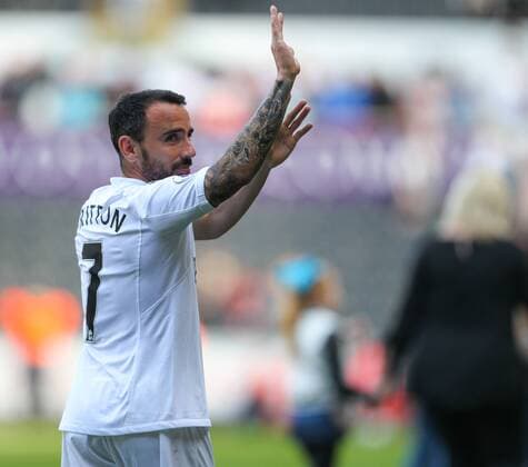 May 21st 2017, Liberty Stadium, Swansea Wales; EPL Premier league football, Swansea versus West Bromwich Albion; Leon Britton of Swansea City waves to the home fans at the end of the match xPaulxJenkinsx  ActionPlus11882239