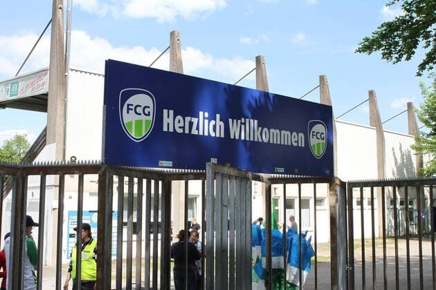 Fußball Oberliga Westfalen 33. Spieltag FC Gütersloh - TuS Erndtebrück am 22.10.2016 im Heidewaldstadion in Gütersloh Herzliche Willkommen und Auf Wiedersehen FC Gütersloh - Abschied - letztes Spiel im Heidewaldstadion MH