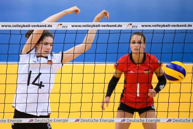 21.05.2017, Kleine EWE Arena, Oldenburg Volleyball, Länderspiel Laenderspiel, Deutschland vs. Ungarn Block Melanie Schölzel Schoelzel ( 14 GER)