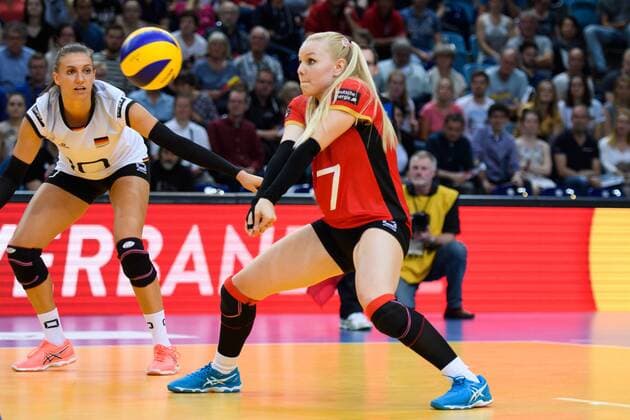 21.05.2017, Kleine EWE Arena, Oldenburg Volleyball, Länderspiel Laenderspiel, Deutschland vs. Ungarn Annahme Anna Pogany ( 17 GER) Libero