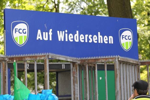 Fußball Oberliga Westfalen 33. Spieltag FC Gütersloh - TuS Erndtebrück am 22.10.2016 im Heidewaldstadion in Gütersloh Auf Wiedersehen FC Gütersloh - Abschied - letztes Spiel im Heidewaldstadion MH