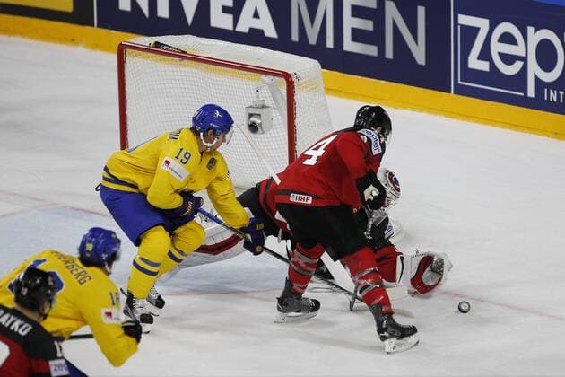 IIHF WM 2017, Kanada - Schweden, 21.05.2017 William Nylander (Schweden, 29); Calvin Pickard (Kanada, 31); Marc-Edouard Vlasic (Kanada, 44); IIHF WM 2017, Kanada - Schweden am 21.05.2017 in der Lanxess-Arena in Koeln (Deutschland). xadx