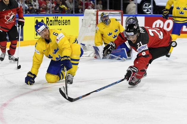 Eishockey, WM, Finale, Kanada - Schweden IIHF Eishockey-WM 2017 Canada - Sweden on 21.05.2017 at Lanxess Arena in Cologne Anton Stralman ( 6 Sweden) gegen Brayden Point ( 21 Team Canada) wd