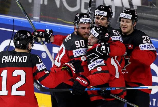 Eishockey, WM, Finale, Kanada - Schweden COLOGNE, GERMANY - MAY 21, 2017: Canada s Colton Parayko, Ryan O Reilly, Mitch Marner, Mark Scheifele, and Nate Mackinnon (L-R) celebrate a goal against Sweden in their 2017 IIHF Ice hockey Eishockey World Championship WM Weltmeisterschaft final game at Lanxess Arena. Anton Novoderezhkin TASS  TS04FC0C