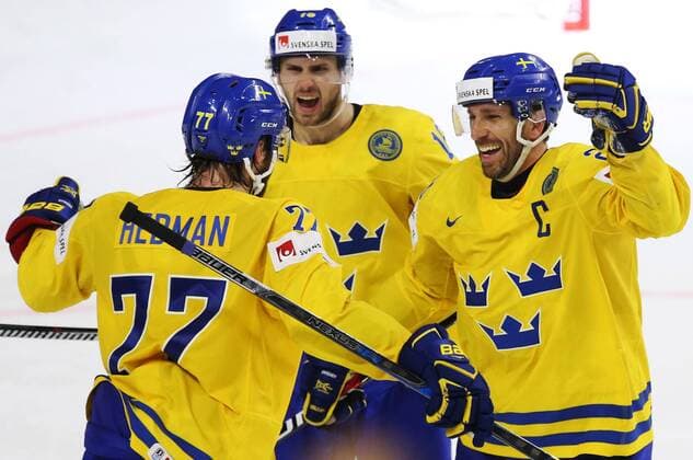 Eishockey, WM, Finale, Kanada - Schweden COLOGNE, GERMANY - MAY 21, 2017: Sweden s Victor Hedman, Marcus Kruger and Joel Lundqvist (L-R) celebrate a goal against Canada in their 2017 IIHF Ice hockey Eishockey World Championship WM Weltmeisterschaft final game at Lanxess Arena. Anton Novoderezhkin TASS  TS04FBFF