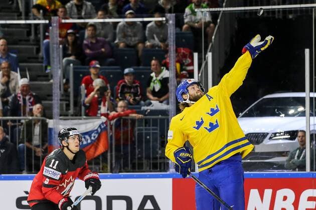 vl. Travis Konecny (CAN), Victor Hedman (SWE), Kanada - Schweden Koeln Copyright: xHorn xEibner-Pressefotox EP_BHN
