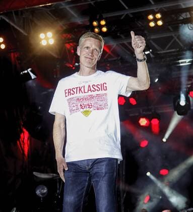 Sportdirektor Jan Schindelmeiser (VfB) . VfB Stuttgart Aufstiegsfeier in die 1. Bundesliga Fanbühne auf dem Wasen . Stuttgart, GER, 21.05.2017, 34. Spieltag Fussball-2. Bundesliga 2016-2017.