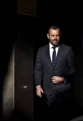 A file picture taken on 22 July 2014 shows Sandro Rosell, former president of Spanish soccer team Barcelona, waving to photographers as he arrives to the Audiencia Nacional Court in Madrid, Spain, to give evidence relating to details of the signing of Brazilian striker Neymar. Rosell has been arrested on 23 May 2017 together with other four people in a joint National Police and Civil Guard operation against money laundering. A search is going on in Barcelona, Lleida and Girona as well as in Andorra where local police are collaborating with Spanish Forces in the so called operation Rimet . According to sources from the investigation, Rosell and former president of the Brazilian Soccer Federation, Ricardo Teixeira, would be the main ringleaders. FORMER PRESIDENT OF BARCELONA FC ARRESTED !ACHTUNG: NUR REDAKTIONELLE NUTZUNG!  Copyright: xEmilioxNaranjox 78750605st