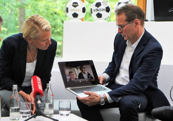 23.05.2017 Frankfurt am Main, DFB Zentrale Frauennationalmannschaft und Commerzbank starten TV-Kampagne zur EM in den Niederlanden Bild zeigt: , Doris Fitschen (DFB) und Uwe Hellmann, Leiter Brand Management der Commerzbank
