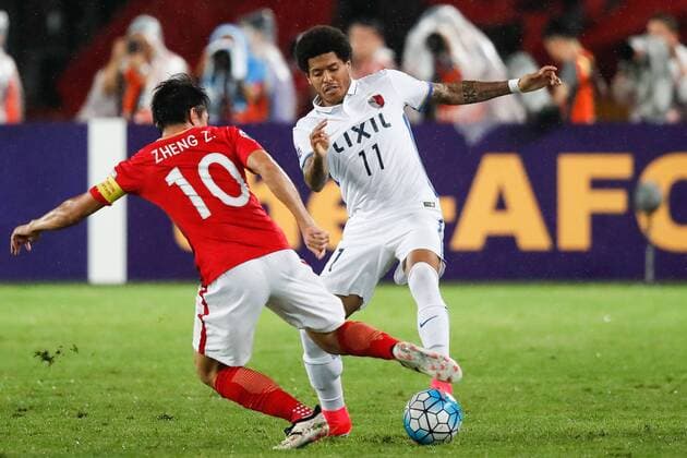 GUANGZHOU, CHINA - MAY 23: Zheng Zhi 10 of Guangzhou Evergrande and Leandro 11 of Kashima Antlers vie for the ball during 2017 AFC Champions League eighth-final match between Guangzhou Evergrande Taobao F.C. and Kashima Antlers F.C. at Tianhe Stadium on May 23, 2017 in Guangzhou, Guangdong Province of China.  Copyright: xVCGx CFP111100954813 