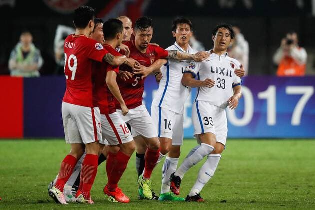 GUANGZHOU, CHINA - MAY 23: Players of Guangzhou Evergrande and Kashima Antlers quarrel during 2017 AFC Champions League eighth-final match between Guangzhou Evergrande Taobao F.C. and Kashima Antlers F.C. at Tianhe Stadium on May 23, 2017 in Guangzhou, Guangdong Province of China.  Copyright: xVCGx CFP111100957816 