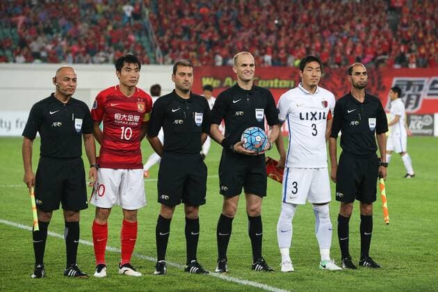 GUANGZHOU, CHINA - MAY 23: Captain Zheng Zhi of Guangzhou Evergrande and captain Gen Shoji of Kashima Antlers stand in line with referees prior to 2017 AFC Champions League eighth-final match between Guangzhou Evergrande Taobao F.C. and Kashima Antlers F.C. at Tianhe Stadium on May 23, 2017 in Guangzhou, Guangdong Province of China.  Copyright: xVCGx CFP111100958706 