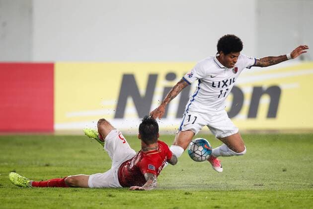 GUANGZHOU, CHINA - MAY 23: Zhang Linpeng 5 of Guangzhou Evergrande and Leandro 11 of Kashima Antlers vie for the ball during 2017 AFC Champions League eighth-final match between Guangzhou Evergrande Taobao F.C. and Kashima Antlers F.C. at Tianhe Stadium on May 23, 2017 in Guangzhou, Guangdong Province of China.  Copyright: xVCGx CFP111100964299 