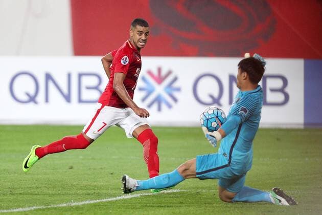 GUANGZHOU, CHINA - MAY 23: Goalkeeper of Kashima Antlers stops the ball shot by Alan Carvalho 7 of Guangzhou Evergrande during 2017 AFC Champions League eighth-final match between Guangzhou Evergrande Taobao F.C. and Kashima Antlers F.C. at Tianhe Stadium on May 23, 2017 in Guangzhou, Guangdong Province of China.  Copyright: xVCGx CFP111100966231 