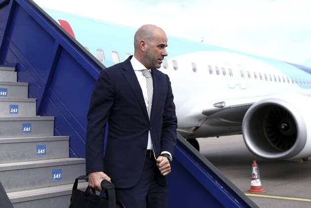 Previews - UEFA Europa League Final 170523 STOCKHOLM, SWEDEN - MAY 23: Ajax manager Peter Bosz arrives with his team ahead of the UEFA Europa League Final between Ajax and Manchester United ManU at Friends Arena on May 23, 2017 in Stockholm, Sweden. (Photo by Jan Kruger - UEFA) Local Caption Peter Bosz I denna handout-bild fran UEFA den 23 maj 2017 i Stockholm.  Copyright: JanxKrugerx-xUEFA BB170523BB209