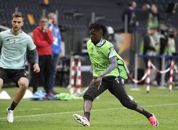 AFC Ajax no 9, Bertrand Traoré Ajax fotbollslag tränar pa Friends Arena inför UEFA Europa League-finalen, AFC Ajax och Manchester United ManU Friends Arena, Stockholm, 2017-05-23 (c) Patrik C Österberg IBL English: AFC Ajax no 9, Bertrand Traoré Ajax football team training at Friends Arena in front of the UEFA Europa League final, AFC Ajax and Manchester United, Friends Arena, Stockholm, 2017-05-23 Ajax football team training at Friends Arena - 