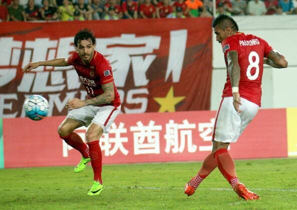 Paulinho (Jose Paulo Bezerra Maciel Junior) of China s Guangzhou Evergrande, right, shoots to score a goal against Japan s Kashima Antlers during their first Round of 16 match of the AFC Champion League 2017 in Guangzhou city, south China s Guangdong province, 23 May 2017. Paulinho s late strike put Guangzhou Evergrande in the driving seat as they beat Kashima Antlers 1-0 in the first leg of their AFC Champions League round of 16 clash on Tuesday (23 May 2017). The ex-Tottenham Hotspur midfielder struck on 75 minutes to reward heavy pressure from Luiz Felipe Scolari s Evergrande, who lifted the Asian title in 2013 and 2015. It was all the Chinese champions deserved against an unambitious Kashima team, who nevertheless will have hopes of overturning the deficit at home in next week s second leg. Paulinho puts Guangzhou Evergrande in sight of last eight  20170524_79043