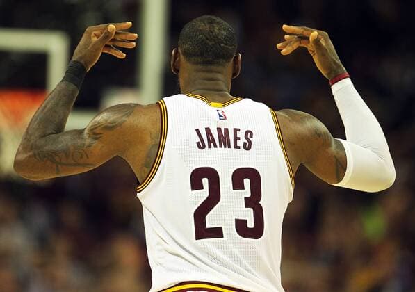 Themen der Woche - SPORT Bilder des Tages - SPORT May 23, 2017 - Cleveland, OH, USA - Cleveland Cavaliers forward LeBron James cheers after making a three point shot against the Boston Celtics during the fourth quarter of Game 4 of the Eastern Conference finals on Tuesday, May 23, 2017 at Quicken Loans Arena in Cleveland, Ohio. The Cavs won the game 112-99. Boston Celtics vs. Cleveland Cavaliers - ZUMAm67_ 20170523_zaf_m67_058 Copyright: xLeahxKlafczynskix