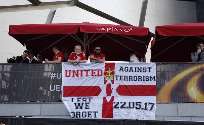 Bilder des Tages - SPORT Manchester United ManU fans with a banner against terrorism during the UEFA Europa League Final match at the Friends Arena, Stockholm. Picture date: May 24th, 2017.Picture credit should read: Matt McNulty Sportimage EDITORIAL USE ONLY. No use with unauthorised audio, video, data, fixture lists, club league logos or live services. Online in-match use limited to 120 images, no video emulation. No use in betting, games or single club league player publications.