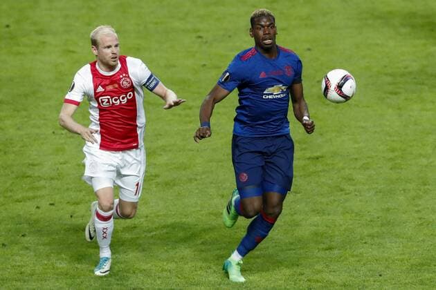 170524 Ajax Davy Klaassen och Manchester Uniteds Paul Pogba under finalen i Europa League mellan Ajax och Manchester United ManU den 24 maj 2017 i Stockholm.  Copyright: ANDREASxLxERIKSSON BB170524AE045