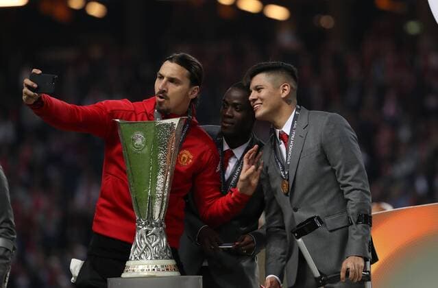 SOCCER - UEFA EL, Ajax vs Manchester SOLNA,SWEDEN,24.MAY.17 - SOCCER - UEFA Europa League, final, Ajax Amsterdam vs Manchester United ManU Image shows Zlatan Ibrahimovic (Manchester). Keywords: trophy. GEPAxpictures xAndreasxPranter