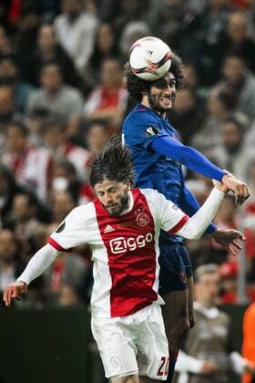170524 Manchester Uniteds Marouane Fellaini och Ajax Lasse Schöne under finalen i Europa League mellan Ajax och Manchester United ManU den 24 maj 2017 i Stockholm.  Copyright: LUDVIGxTHUNMAN BB170524LT105