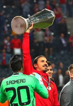 (170525) -- STOCKHOLM, May 25, 2017 -- Manchester United ManU s Zlatan Ibrahimovic (2nd L) celebrates with the trophy after winning the UEFA Europa League Final match between Manchester United and Ajax Amsterdam at the Friends Arena in Stockholm, Sweden, on May 24, 2017. Manchester United claimed the title by defeating Ajax Amsterdam 2-0. ) (SP)SWEDEN-STOCKHOLM-UEFA EUROPA LEAGUE-FINAL GongxBing 