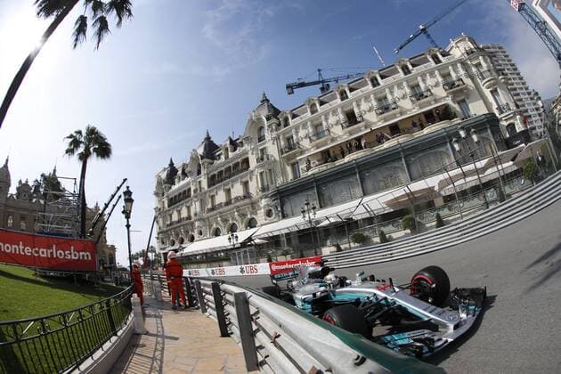 Bilder des Tages - SPORT Motorsports: FIA Formula One World Championship WM Weltmeisterschaft 2017, Grand Prix of Monaco, 44 Lewis Hamilton (GBR, Mercedes AMG Petronas F1 Team), Monte Carlo Monaco xHOCHxZWEIx