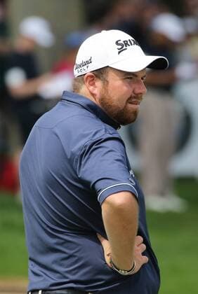 May 25th 2017, Virginia Water, Wentworth, Surrey, England; BMW PGA Golf Herren Championship golf, day 1; Shane Lowry of Ireland waiting to putt on 18 xDavidxKissmanx  ActionPlus11883363