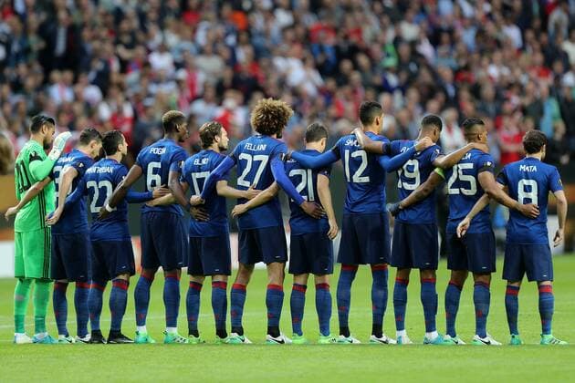 24.05.2017, Friends Arena, Solna, SWE, UEFA EL, Ajax Amsterdam vs Manchester United ManU Finale, im Bild The Manchester United players with their arms around each other in an emotional tribute to those that lost their lives or were injured in the suicide bomb attack at the Ariande Grande Concert in Manchester earlier in the week The Manchester United players with their arms around each other in an emotional tribute to those that lost their lives or were injured in the suicide bomb attack at the Ariande Grande Concert in Manchester earlier in the week during the Final Match of the UEFA Europaleague between Ajax Amsterdam and Manchester United at the Friends Arena in Solna, Sweden on 2017 05 24. Solna  EP_fil  