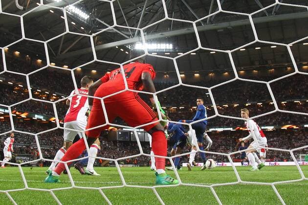24.05.2017, Friends Arena, Solna, SWE, UEFA EL, Ajax Amsterdam vs Manchester United ManU Finale, im Bild Chris Smalling of Manchester United heads the ball down for Henrikh Mkhitaryan of Manchester United to score his sides 2nd goal Chris Smalling of Manchester United heads the ball down for Henrikh Mkhitaryan of Manchester United to score his sides 2nd goal during the Final Match of the UEFA Europaleague between Ajax Amsterdam and Manchester United at the Friends Arena in Solna, Sweden on 2017 05 24. Solna  EP_fil  