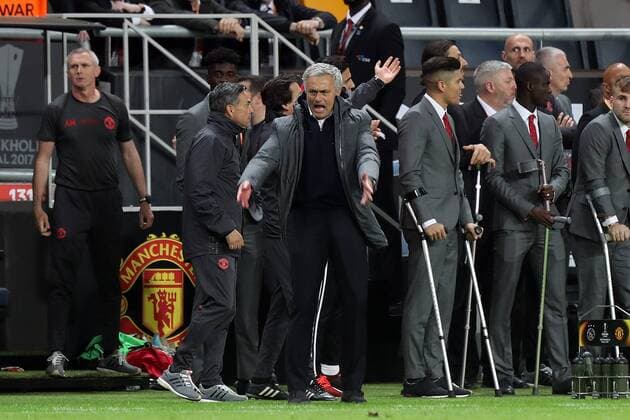 24.05.2017, Friends Arena, Solna, SWE, UEFA EL, Ajax Amsterdam vs Manchester United ManU Finale, im Bild Manchester United Manager Jose Mourinho encourages fans to sing louder Manchester United Manager Jose Mourinho encourages fans to sing louder during the Final Match of the UEFA Europaleague between Ajax Amsterdam and Manchester United at the Friends Arena in Solna, Sweden on 2017 05 24. Solna  EP_fil  