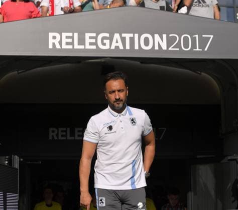 Bilder des Tages - SPORT 26.05.2017, Fussball 2.Bundesliga 2016 2017, Relegationsspiel zur 2.Liga, SSV Jahn Regensburg - TSV 1860 München, in der CONTINENTAL-Arena Regensburg. Trainer Vitor Pereira (TSV 1860 München) nachdenklich. 
