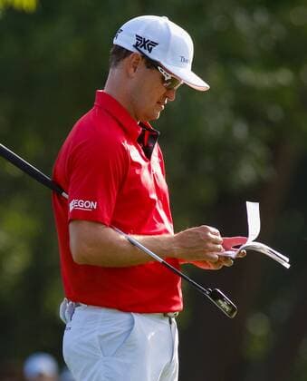 May 26, 2017 - Fort Worth, TX, USA - Zach Johnson looks over his yardage book before putting on the 10th green during the second round of the Dean & DeLuca Invitational golf tournament at Colonial Country Club Friday, May 26, 2017 in Fort Worth, Texas. Colonial - ZUMAm67_ 20170526_zaf_m67_006 Copyright: xRayxCarlinx