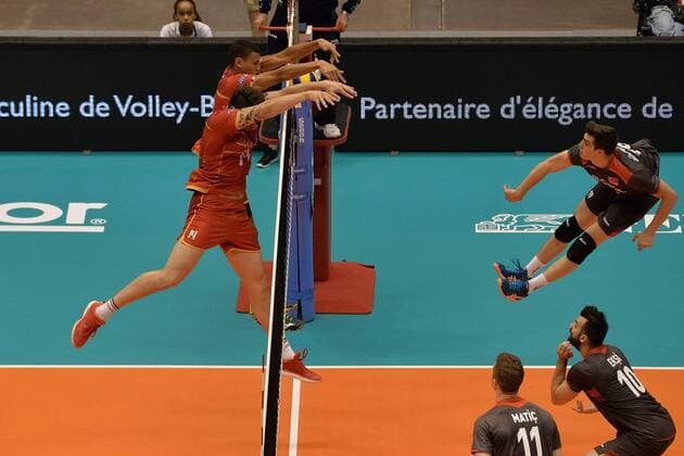 Bilder des Tages - SPORT Nicolas Le Goff et Stephen Boyer (france) vs Yigit Gulmezoglu (turquie) VOLLEY-BALL : France vs Turquie - Tournoi de qualificacatif au championnat du monde - 26 05 2017 FredericChambert Panoramic 