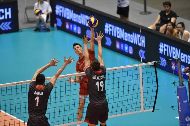 Thibault Rossard (france) vs Emre Batur et Yigit Gulmezoglu (turquie) VOLLEY-BALL : France vs Turquie - Tournoi de qualificacatif au championnat du monde - 26 05 2017 FredericChambert Panoramic 