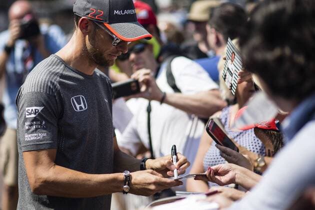 May 26, 2017 - Monaco, Monaco - 22 BUTTON Jenson from Great Britain of McLaren Honda MCL32 signing autographs to the fans during the Monaco Grand Prix of the FIA Formula 1 championship, at Monaco on 26th of 2017. F1 Grand Prix of Monaco - Previews  - ZUMAn230 20170526_zaa_n230_260 Copyright: xXavierxBonillax