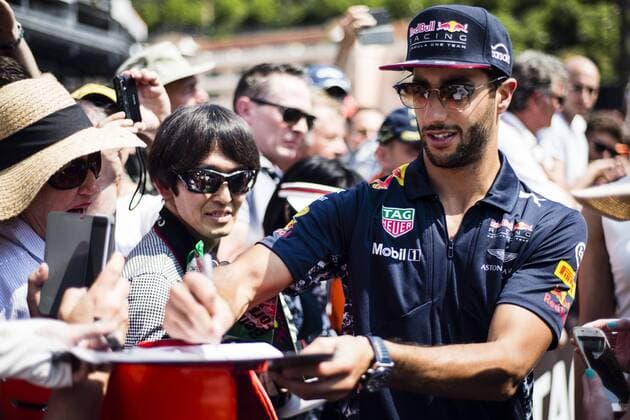May 26, 2017 - Monaco, Monaco - 03 RICCIARDO Daniel from Australia of Red Bull Tag Heuer RB13 signing autographs to the fans during the Monaco Grand Prix of the FIA Formula 1 championship, at Monaco on 26th of 2017. F1 Grand Prix of Monaco - Previews  - ZUMAn230 20170526_zaa_n230_223 Copyright: xXavierxBonillax