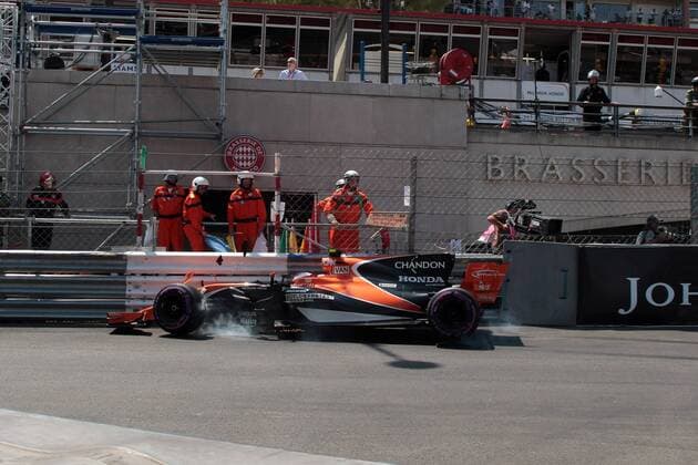Monaco Grand Prix, Monte Carlo 24 - 28 May 2017 27.05.2017 - Qualifying, Crash, Stoffel Vandoorne (BEL) McLaren MCL32 