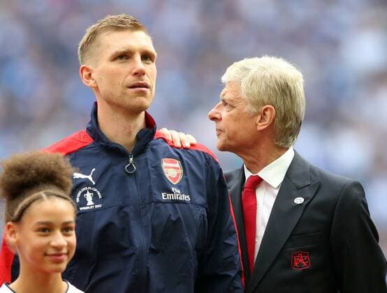 Bilder des Tages - SPORT Per Mertesacker of Arsenal faces forward as Arsene Wenger manager of Arsenal takes in the atmosphere during the Emirates FA Cup Final match at Wembley Stadium, London. Picture date: May 27th, 2017.Picture credit should read: David Klein Sportimage EDITORIAL USE ONLY. No use with unauthorised audio, video, data, fixture lists, club league logos or live services. Online in-match use limited to 120 images, no video emulation. No use in betting, games or single club league player publications.