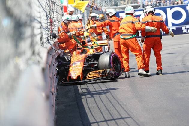Das Auto von Stoffel Vandoorne (McLaren Honda) muss geborgen werden, Grosser Preis von Monaco 2017, Motorsport, Formel 1, Qualifikation, 27.05.2017, Monte Carlo Copyright: xAndre Eibner-Pressefotox EP_JAE