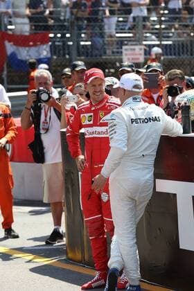 Sebastian Vettel (Scuderia Ferrari) und Valtteri Bottas (Mercedes AMG Petronas Formula One Team) unterhalten sich, Grosser Preis von Monaco 2017, Motorsport, Formel 1, Qualifikation, 27.05.2017, Monte Carlo Copyright: xAndre Eibner-Pressefotox EP_JAE