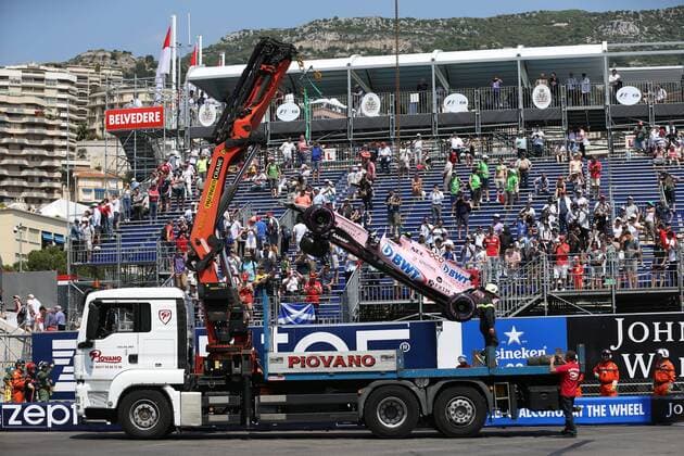 das Auto von Esteban Ocon (Sahara Force India F1 Team) wird geborgen, Grosser Preis von Monaco 2017, Motorsport, Formel 1, Qualifikation, 27.05.2017, Monte Carlo Copyright: xAndre Eibner-Pressefotox EP_JAE