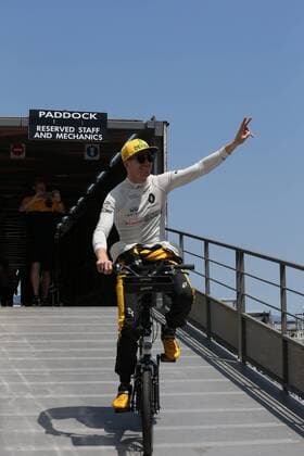 Nico Huelkenberg (Renault F1 Team) gruesst die Fans, Grosser Preis von Monaco 2017, Motorsport, Formel 1, Qualifikation, 27.05.2017, Monte Carlo Copyright: xAndre Eibner-Pressefotox EP_JAE