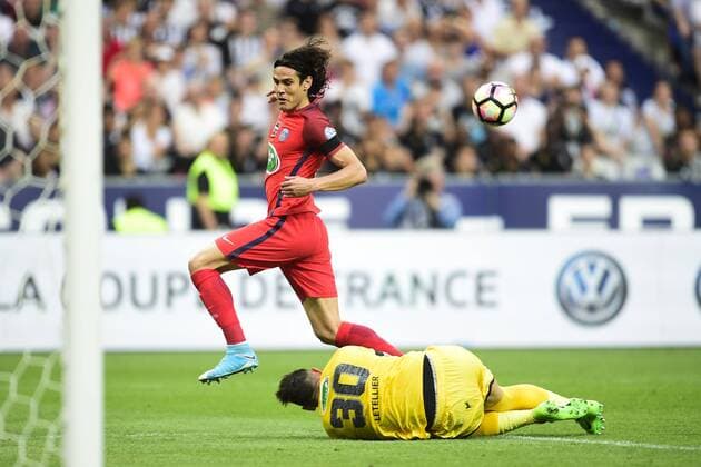 LETELLIER Alexandre (Angers) vs CAVANI Edinson (PSG) FOOTBALL : Angers vs PSG - Finale 100e coupe de France - 27 05 2017 JBAutissier Panoramic 