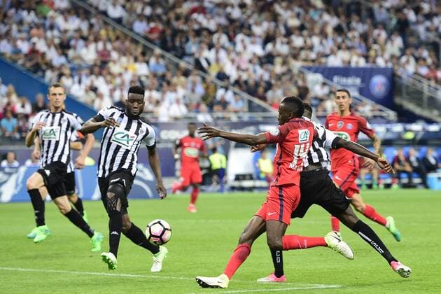 TRAORE Ismael (Angers) vs MATUIDI Blaise (PSG) FOOTBALL : Angers vs PSG - Finale 100e coupe de France - 27 05 2017 JBAutissier Panoramic 