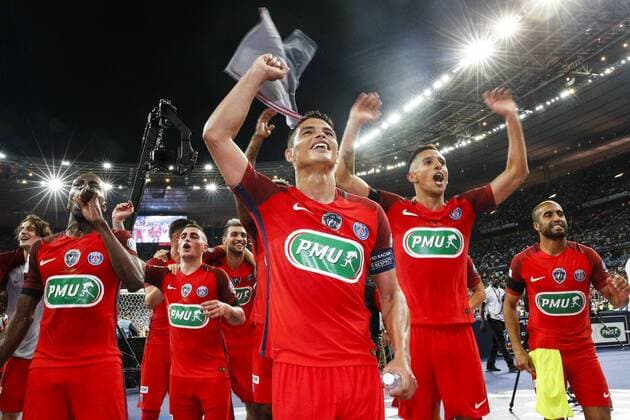 Fußball, Paris St. Germain ist Coupe de France Sieger May 27, 2017 - Saint-Denis, Paris, France - Paris Saint-Germain s Brazilian defender Thiago Silva (C) celebrates with teammates after winning the French Cup final football match between Paris Saint-Germain (PSG) and Angers (SCO) on May 27, 2017, at the Stade de France in Saint-Denis, north of Paris. Paris Saint-Germain v Angers - French Cup Final  - ZUMAn230 20170527_zaa_n230_495 Copyright: xGeoffroyxVanxDerxHasseltx